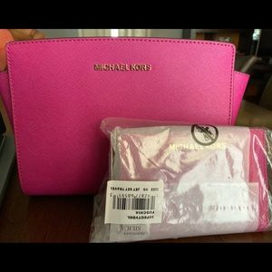 NWT MK CROSSBODY WITH WALLET